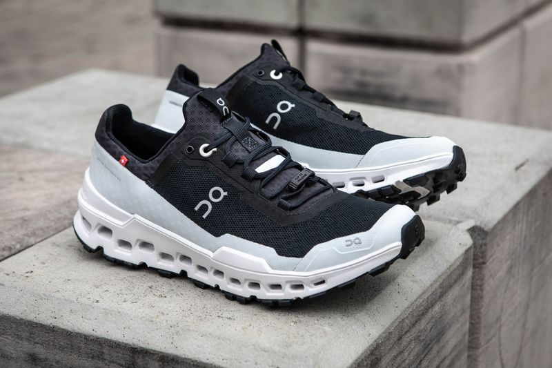 On Running Cloud Ultra Black/White