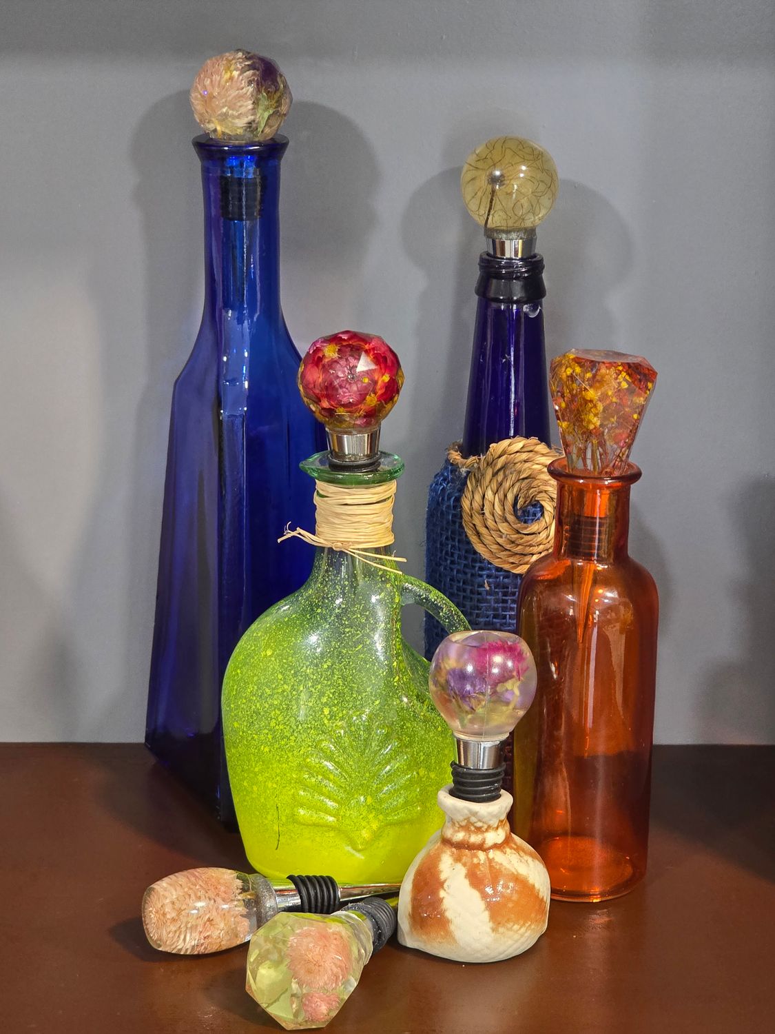 Floral Glow Wine Stoppers – Handmade Resin Bottle Stoppers with Real Flowers