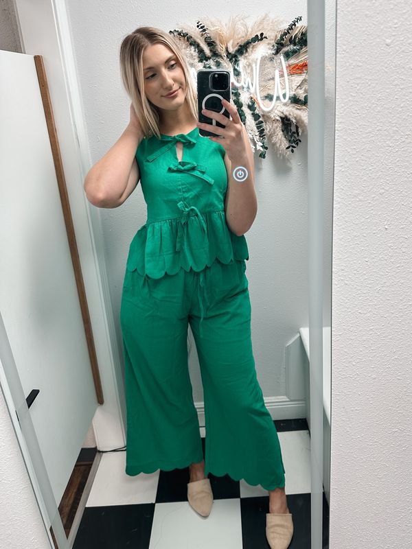 Green Scallop Hem Ankle Pant
