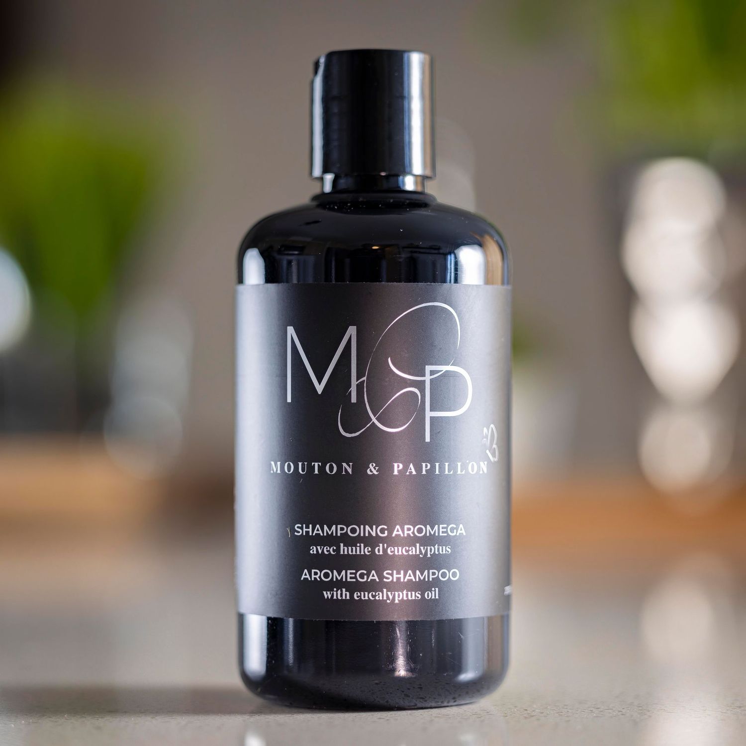 SHAMPOING AROMEGA AVEC HUILE D’EUCALYPTUS - 355 ML