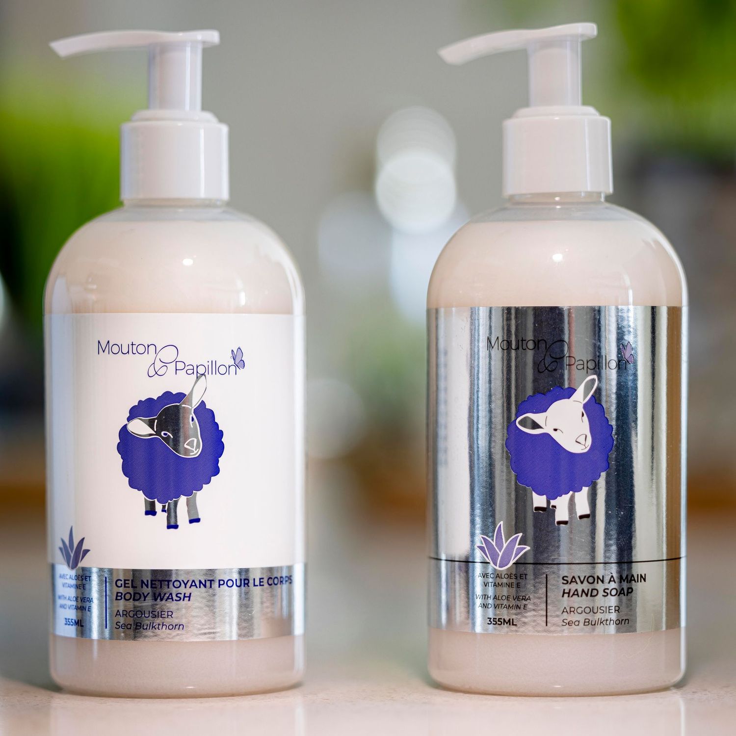ENSEMBLE GEL NETTOYANT POUR LE CORPS ET SAVON À MAIN À L'ARGOUSIER AVEC ALOÈS ET VITAMINE - 2 X 355 ML