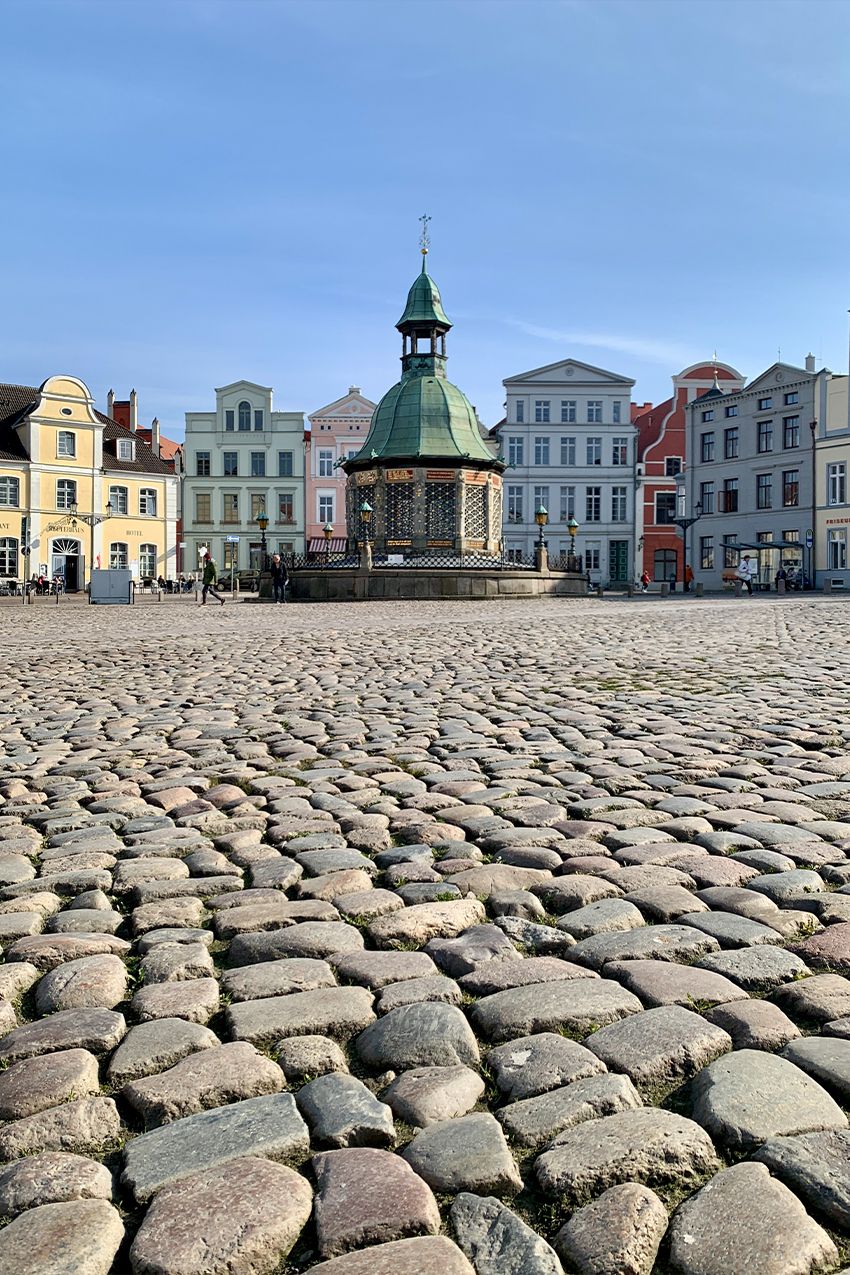 Foto-Druck auf Leinwand - Hansestadt Wismar - Slow Walking Seven