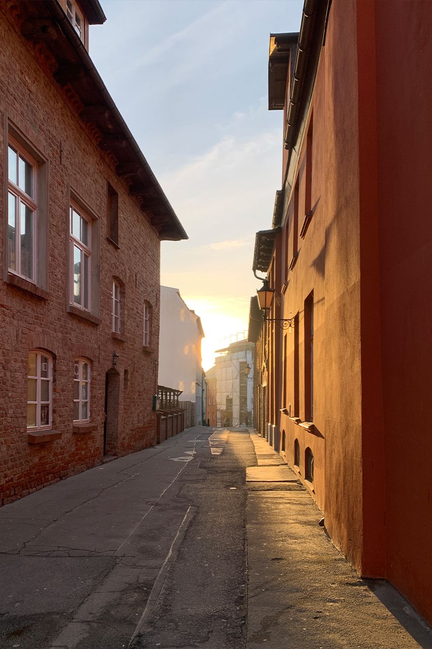 Foto-Druck auf Leinwand - Hansestadt Wismar - Slow Walking Five