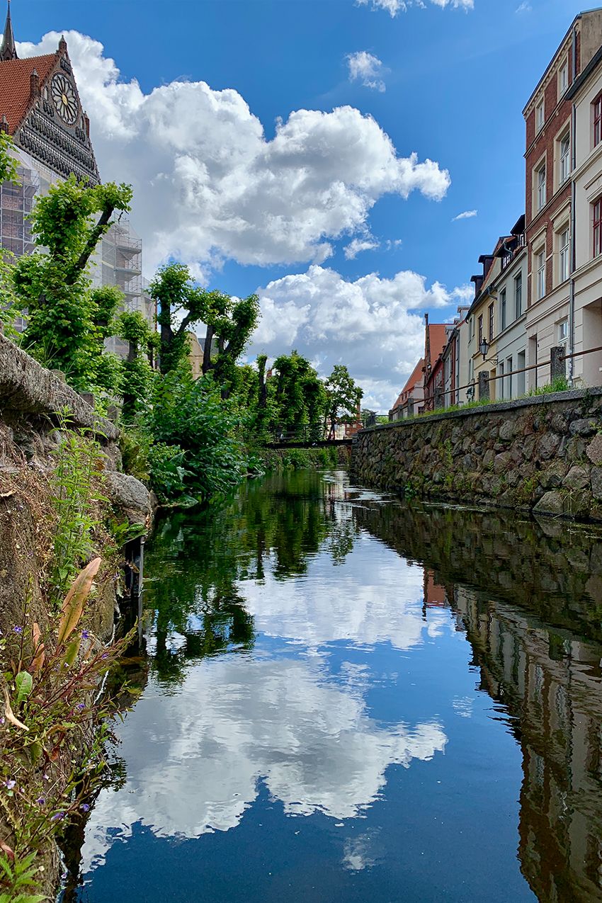 Foto-Druck auf Leinwand - Hansestadt Wismar - Slow Walking Twelve