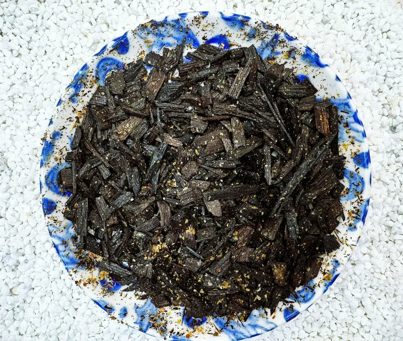 drzewo-agarowe-kadzidlo-naturalne-zywiczne-agarwood-oman (2)