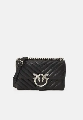 Borsa Pinko Nera con dettagli argento Borsa Pinko Nera con dettagli argento