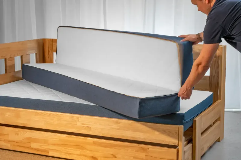 Rozkládací postel z masivu