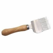 Wood Handled Uncapping Scratcher