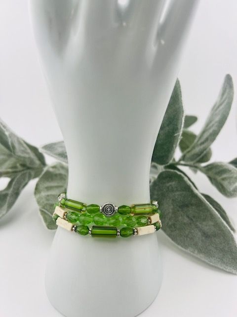 Green &amp; Cream Beaded Stretch Bracelet Set – Layered Artisan Style with Silver Accents