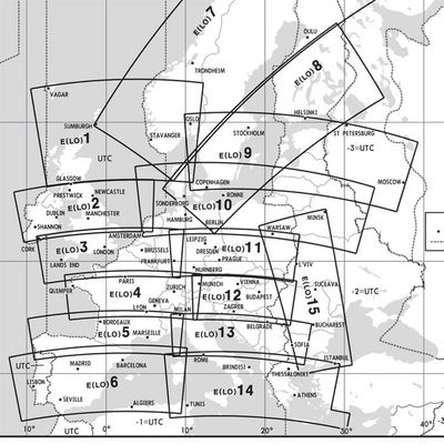IFR-navigatiekaart op schaal 1:500.000 met NAVAIDs, luchtruimstructuur en aerodrome frequenties – dubbelzijdig bedrukt 