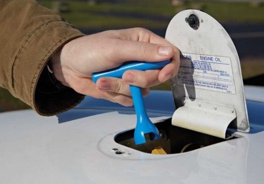 oliepeilstok-verwijdertool (“dipstick removal tool”)