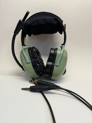 Refurbished David Clark H20-10 aviation headset with gel ear seals – BanAirPilotShop.com