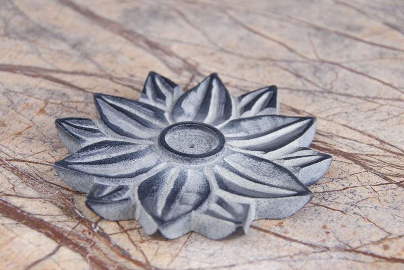 Lotusblume aus Specksteinca. 10 cm Lotusblume aus Specksteinca. 10 cm