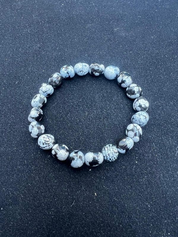 Schneeflocken-Obsidian Armband – Harmonie aus Vulkan und Eis
