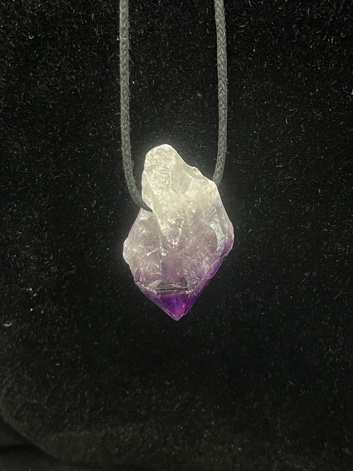 Amethyst Rohstein Kettenanhänger – Intuition, Schutz & innere Ruhe
