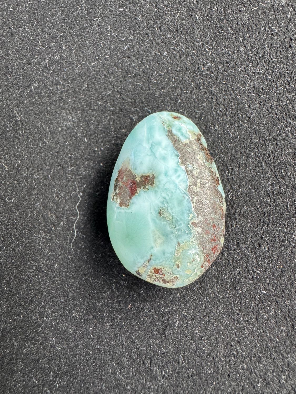 Larimar – Sanftmut, Selbstheilung und die Energie des Meeres