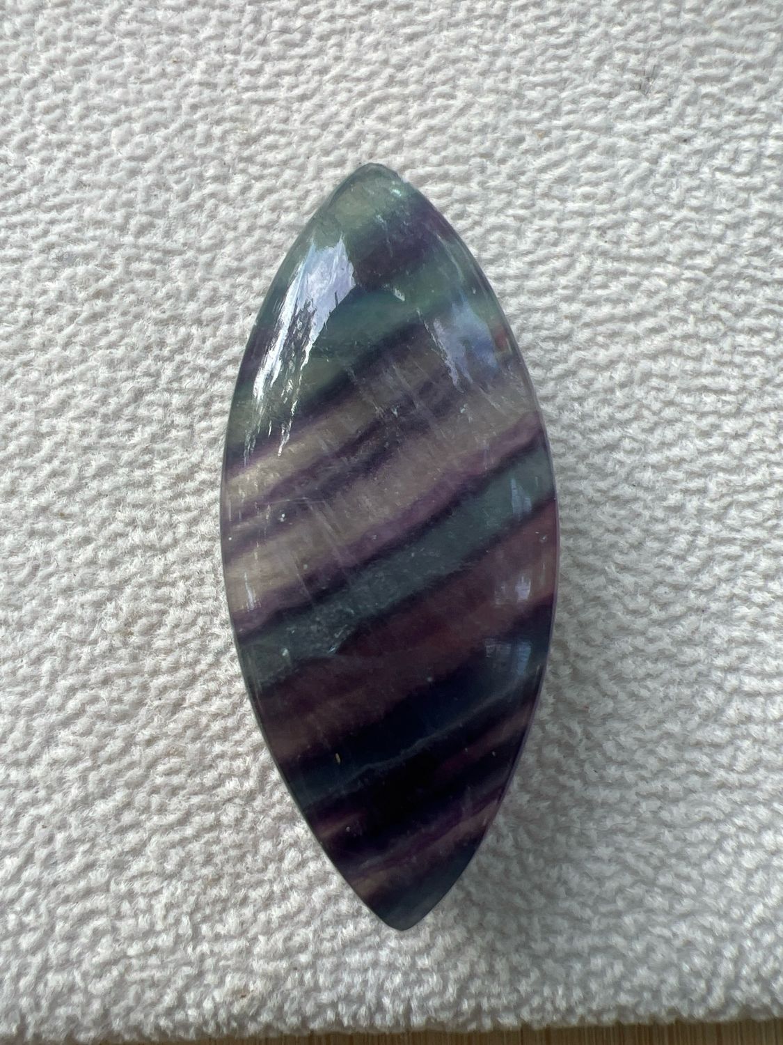 ​Fluorit Navette gebohrt (ca. 4 cm)