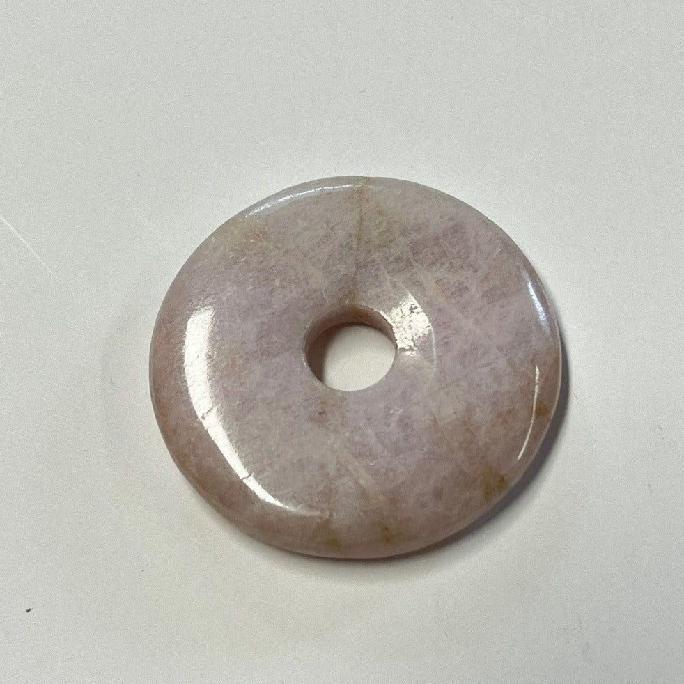 Kunzit Donut 40 mm – Herzöffnung & sanfte Heilung