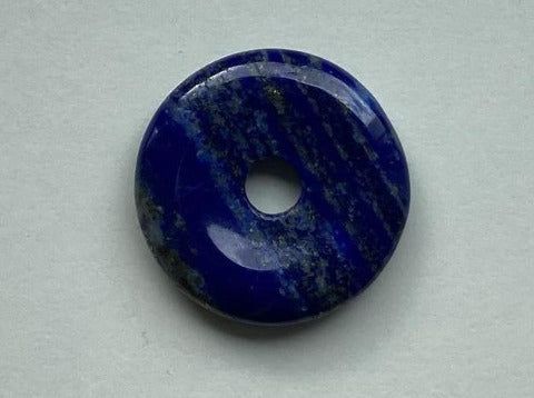 Lapislazuli Donut 40 mm – Weisheit & innere Wahrheit Lapislazuli Donut 40 mm – Weisheit & innere Wahrheit