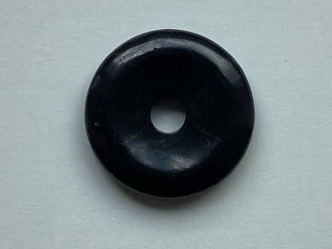 Schungit Donut 40 mm – Schutz & energetische Reinigung