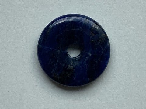 Sodalith Donut 40 mm – Wahrheit & innere Klarheit