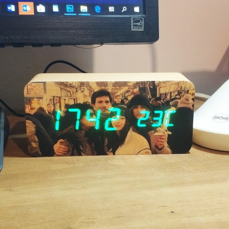 שעון מעורר שולחני עם תמונה ומד טמפרטורה שעון מעורר שולחני עם תמונה ומד טמפרטורה