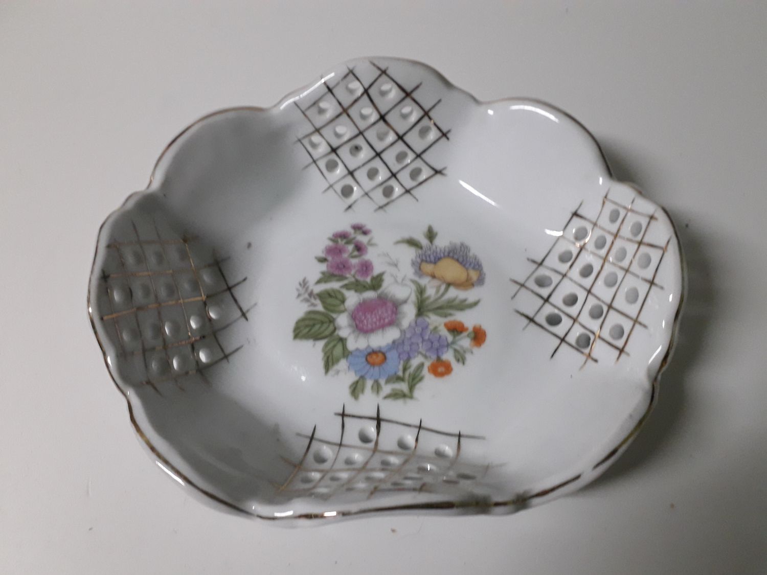 Ażurowa ceramiczna miseczka 16x14cm