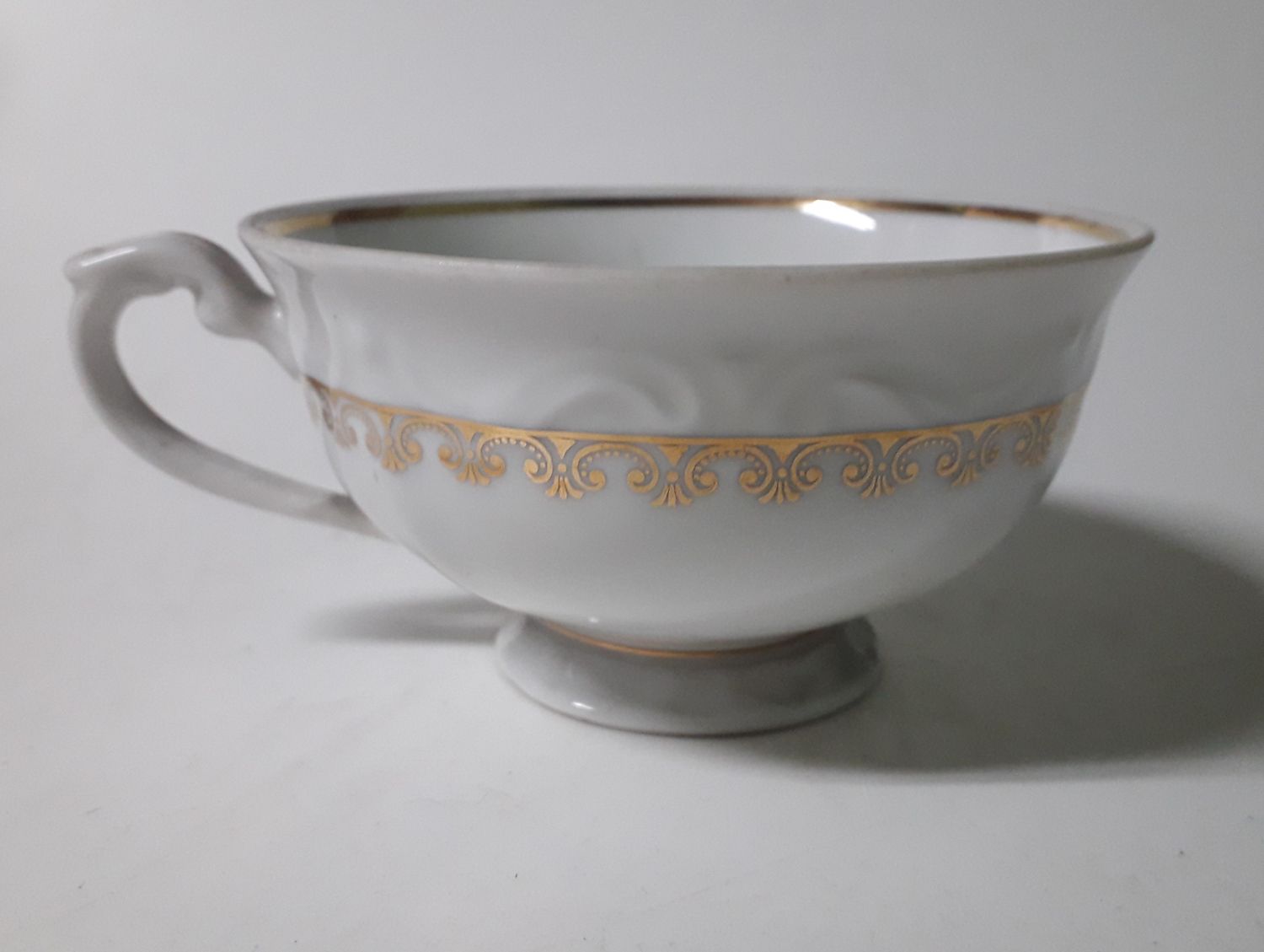Porcelana   Filiżanka Chodzież ze złoceniami