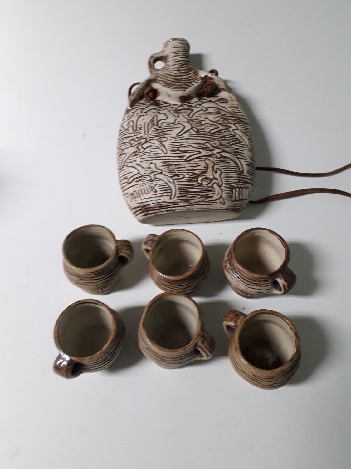 Karafka ceramiczna motyw Konie z 6 kieliszkami Prl