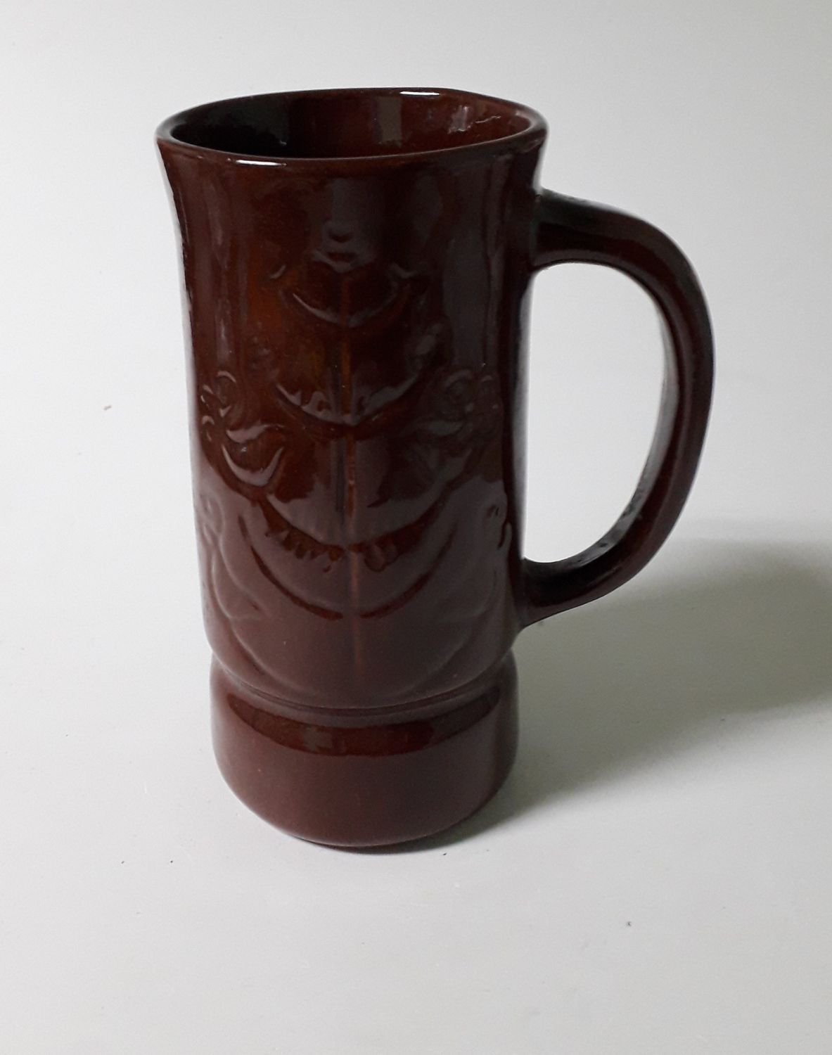 Kufel ceramiczny brązowy ładny wzór do kolekcji