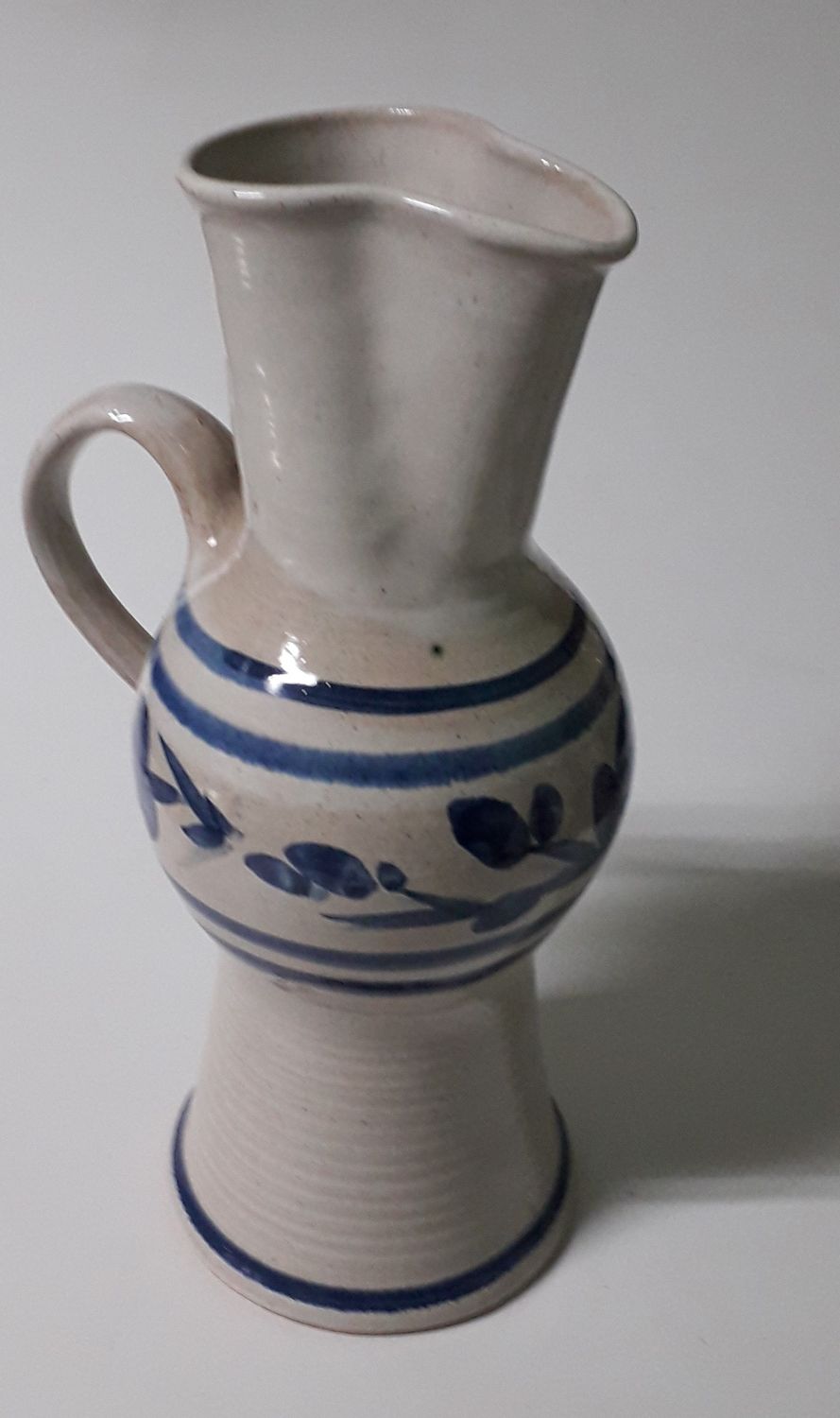 Dzbanek ceramiczny z sygnaturą DZIKA