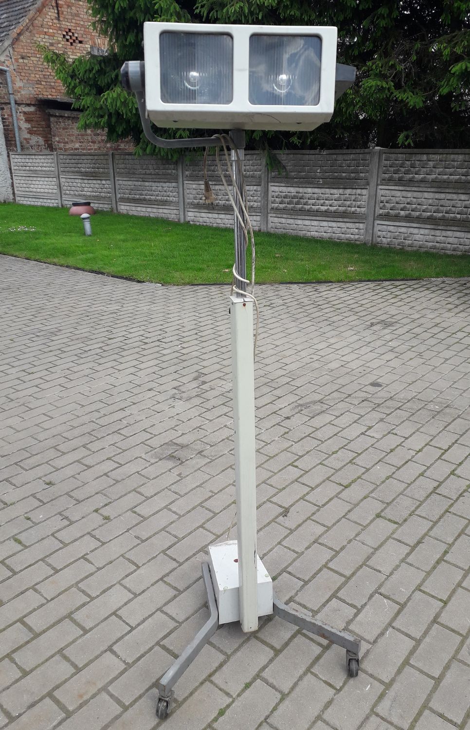 🔍 Medyczna Lampa Zabiegowa Famed B 200 lata 70 PRL  - Unikat