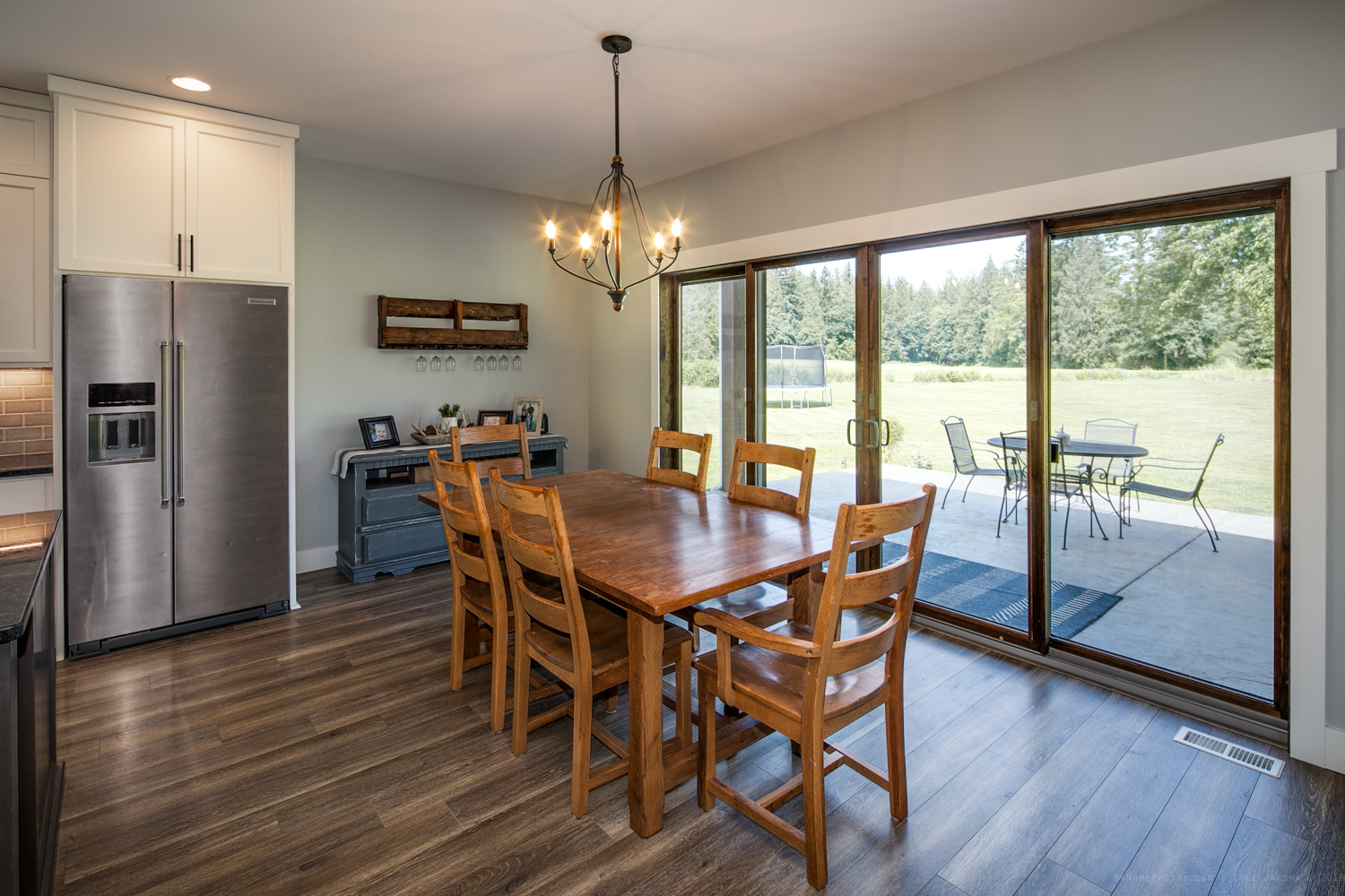 Contemporary Farmhouse 824
