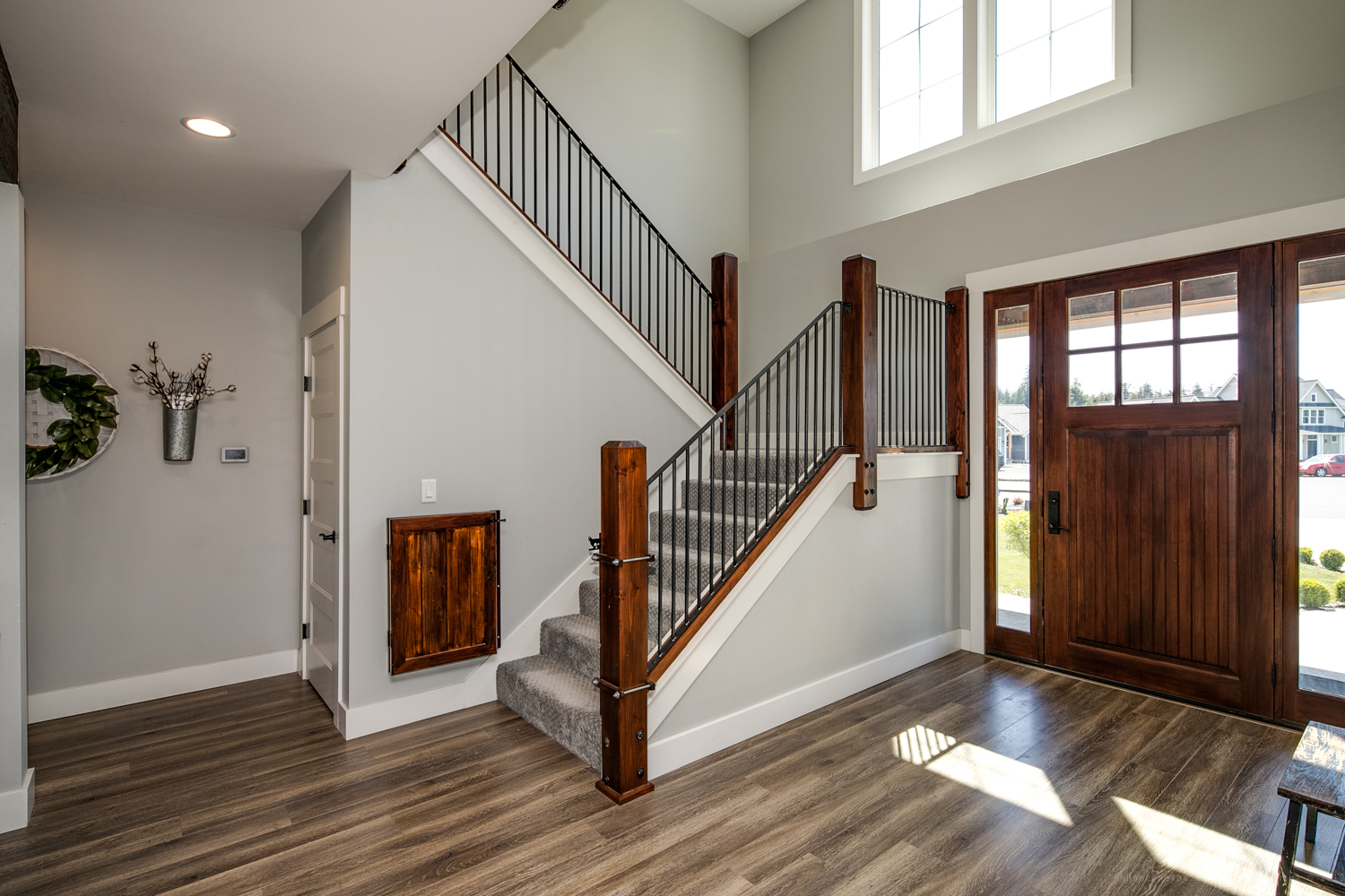 Contemporary Farmhouse 824