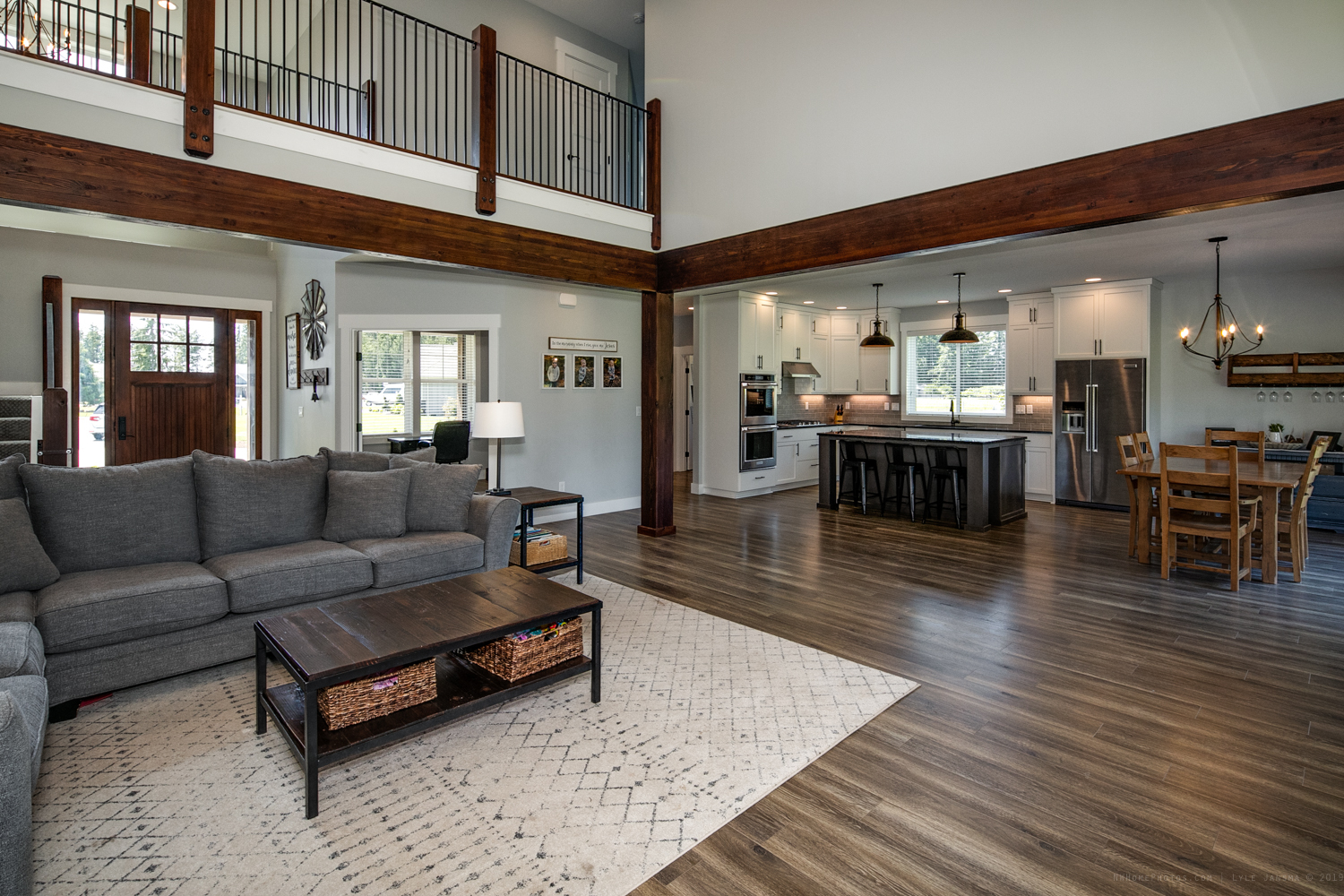 Contemporary Farmhouse 824