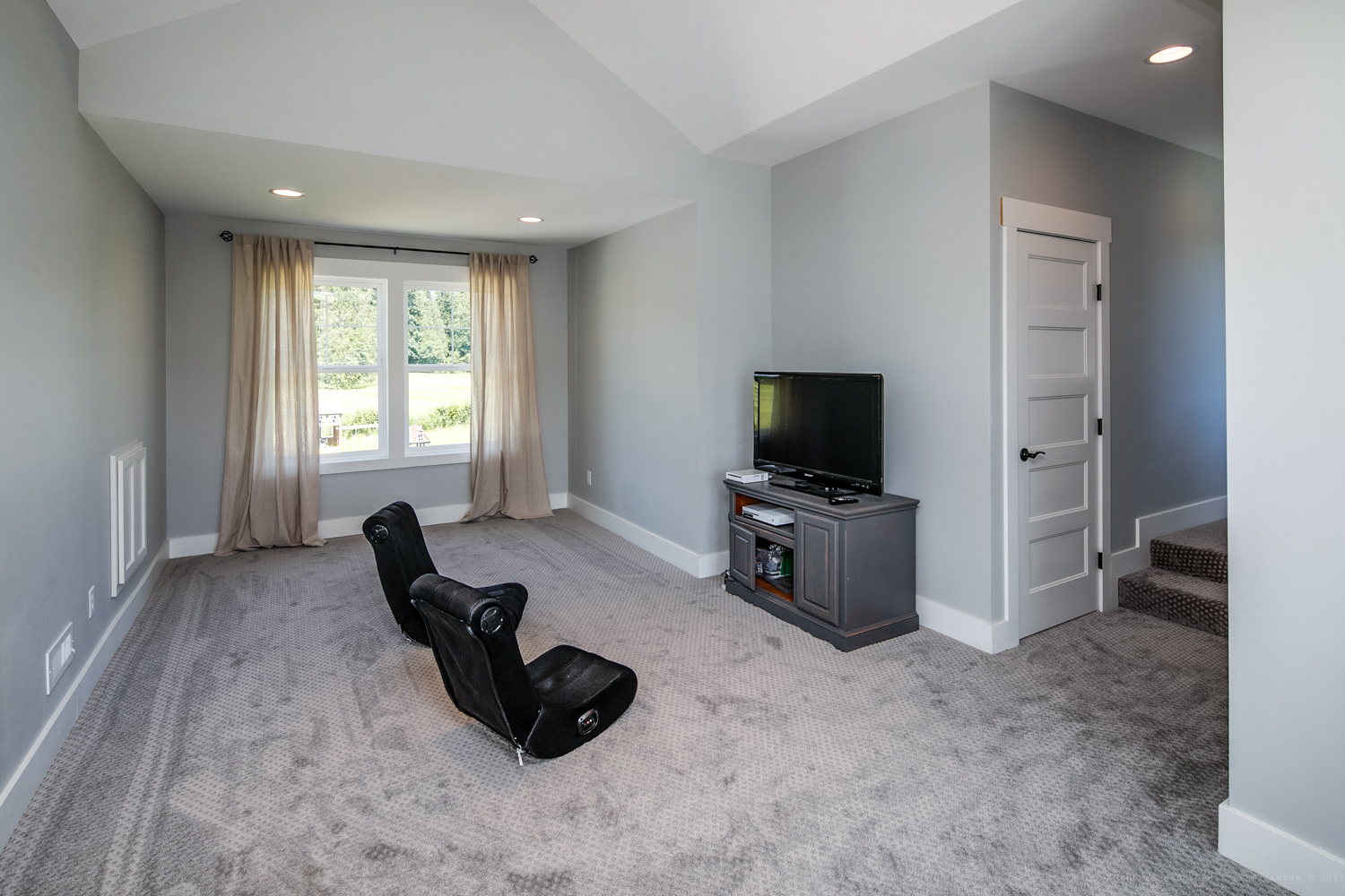 Contemporary Farmhouse 824