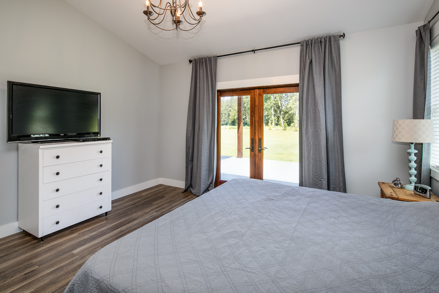Contemporary Farmhouse 824