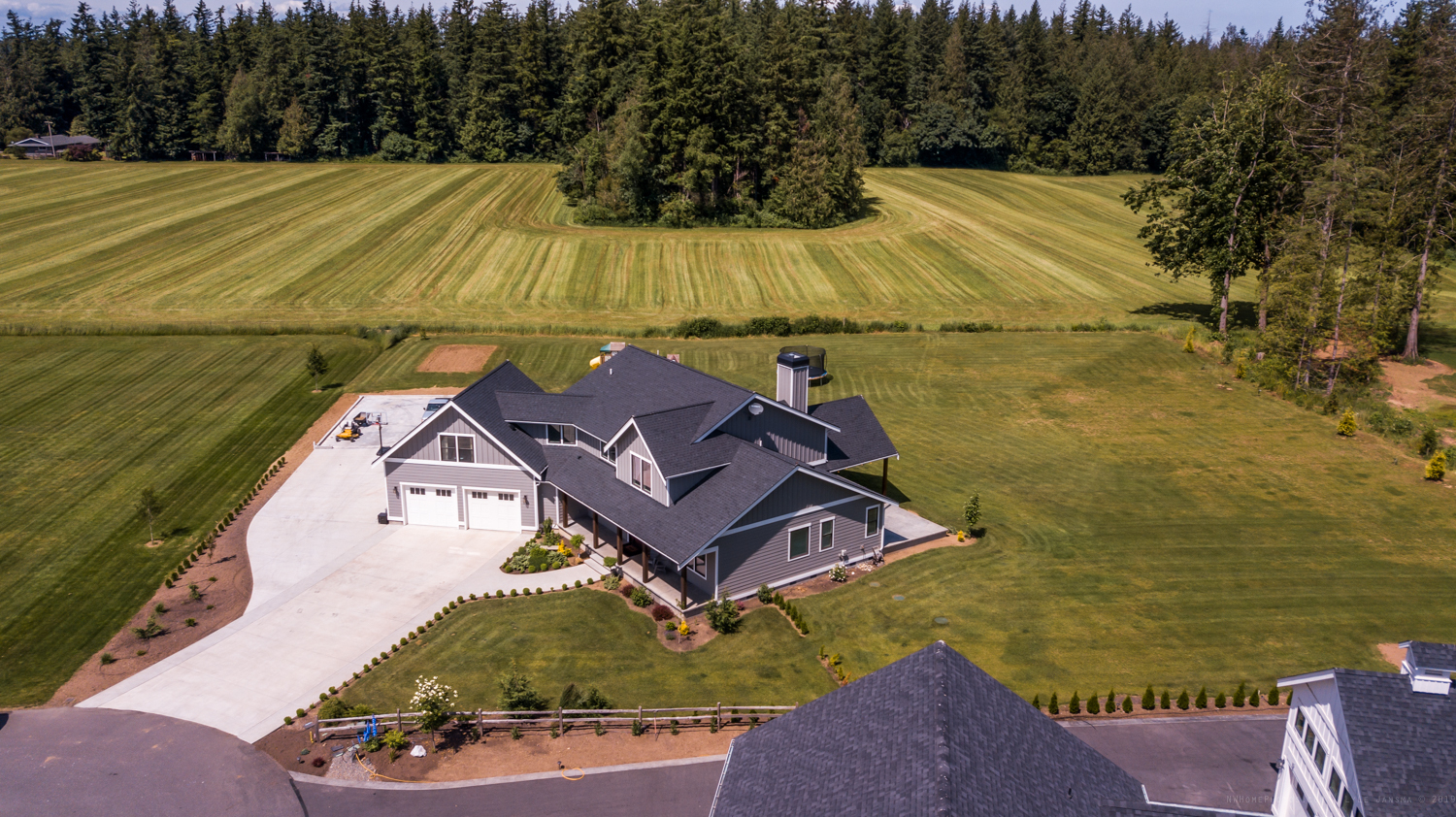 Contemporary Farmhouse 824