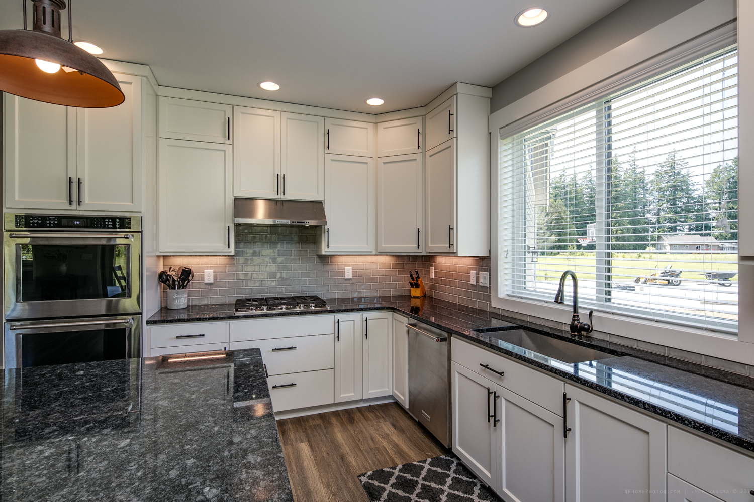 Contemporary Farmhouse 824