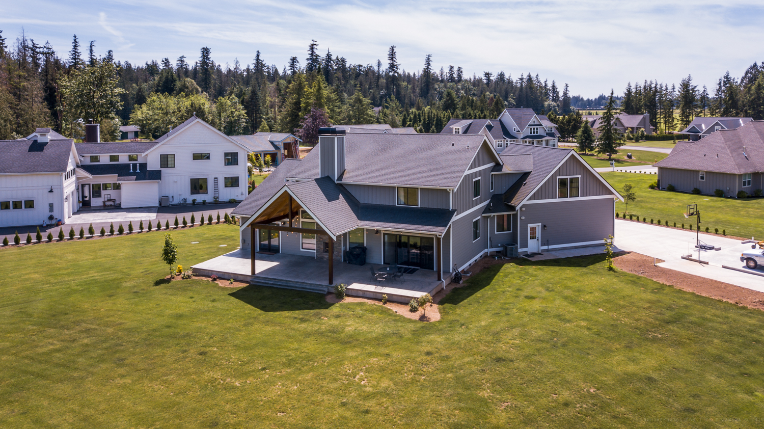 Contemporary Farmhouse 824