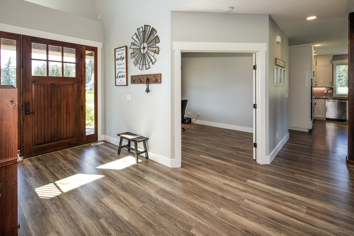 Contemporary Farmhouse 824