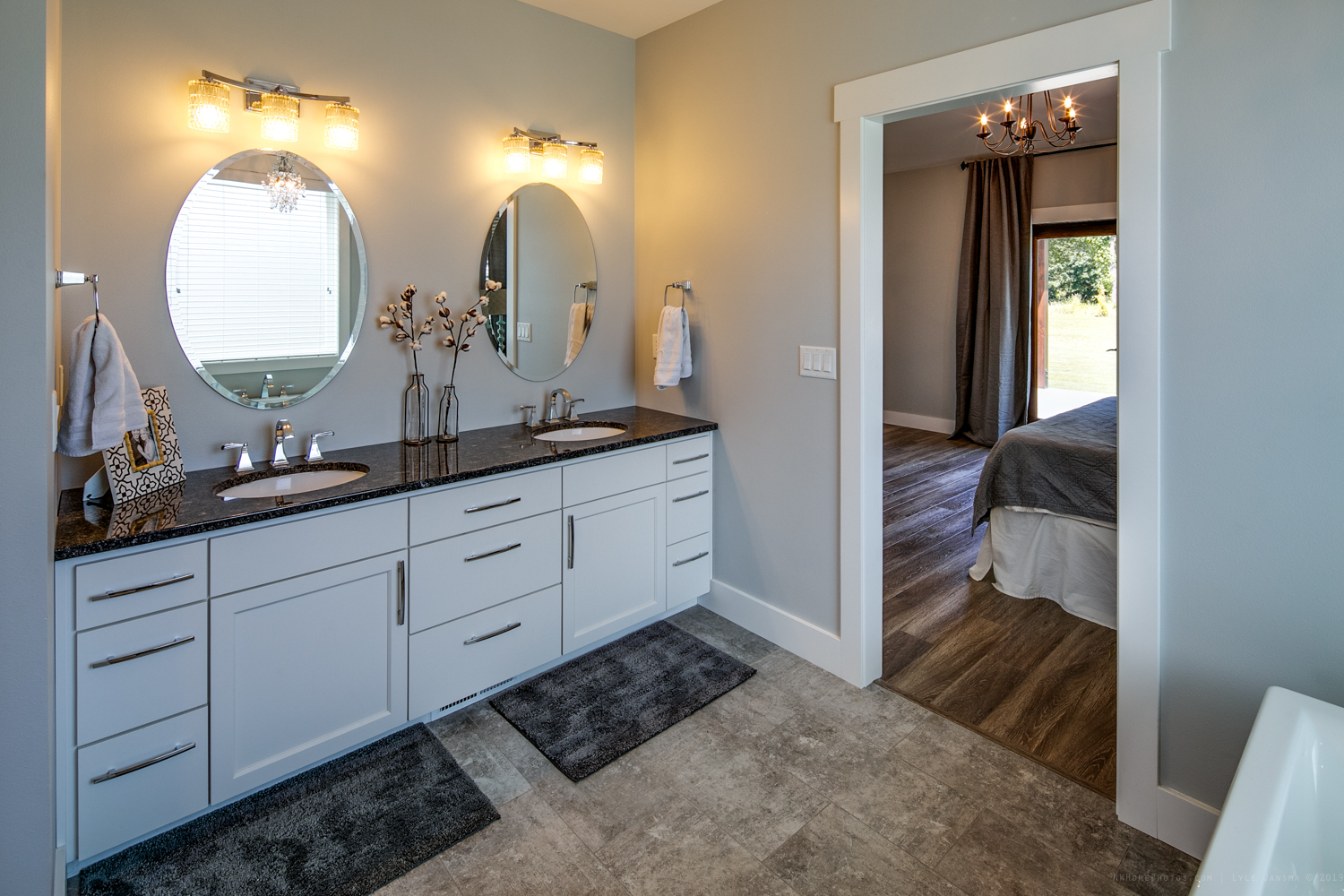 Contemporary Farmhouse 824