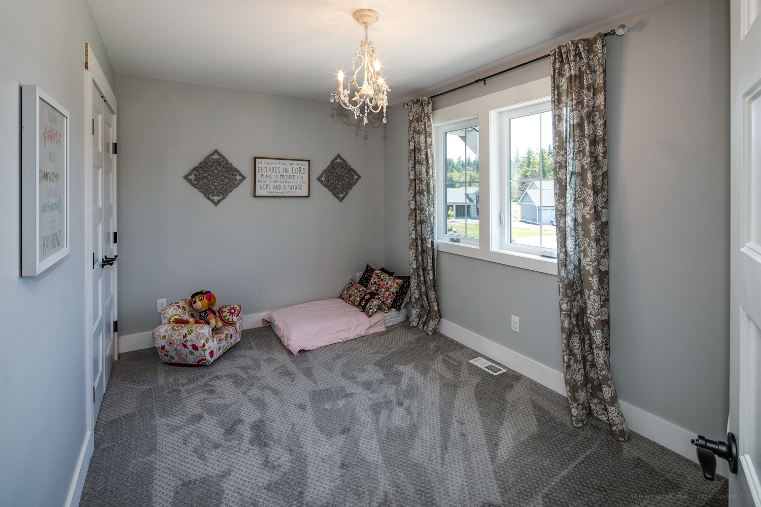Contemporary Farmhouse 824