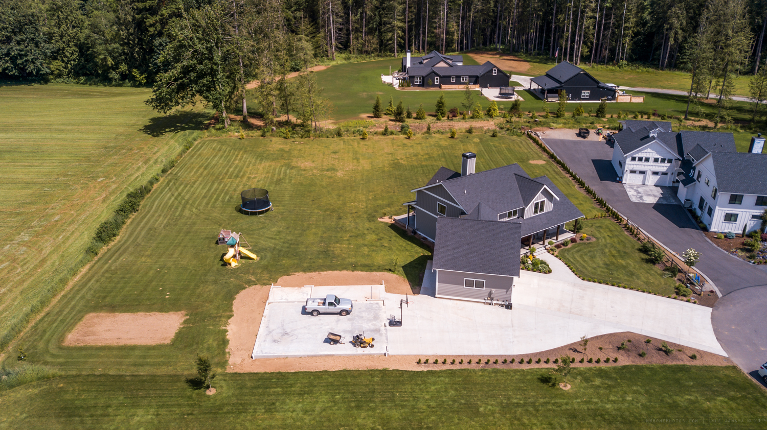 Contemporary Farmhouse 824