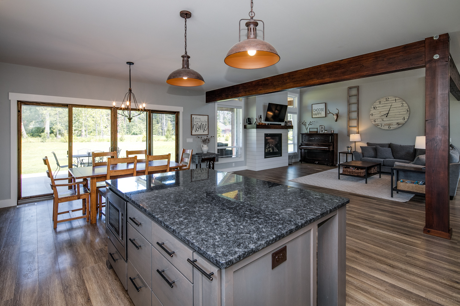 Contemporary Farmhouse 824