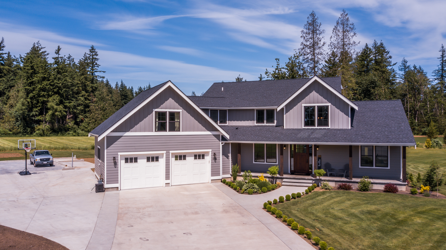 Contemporary Farmhouse 824