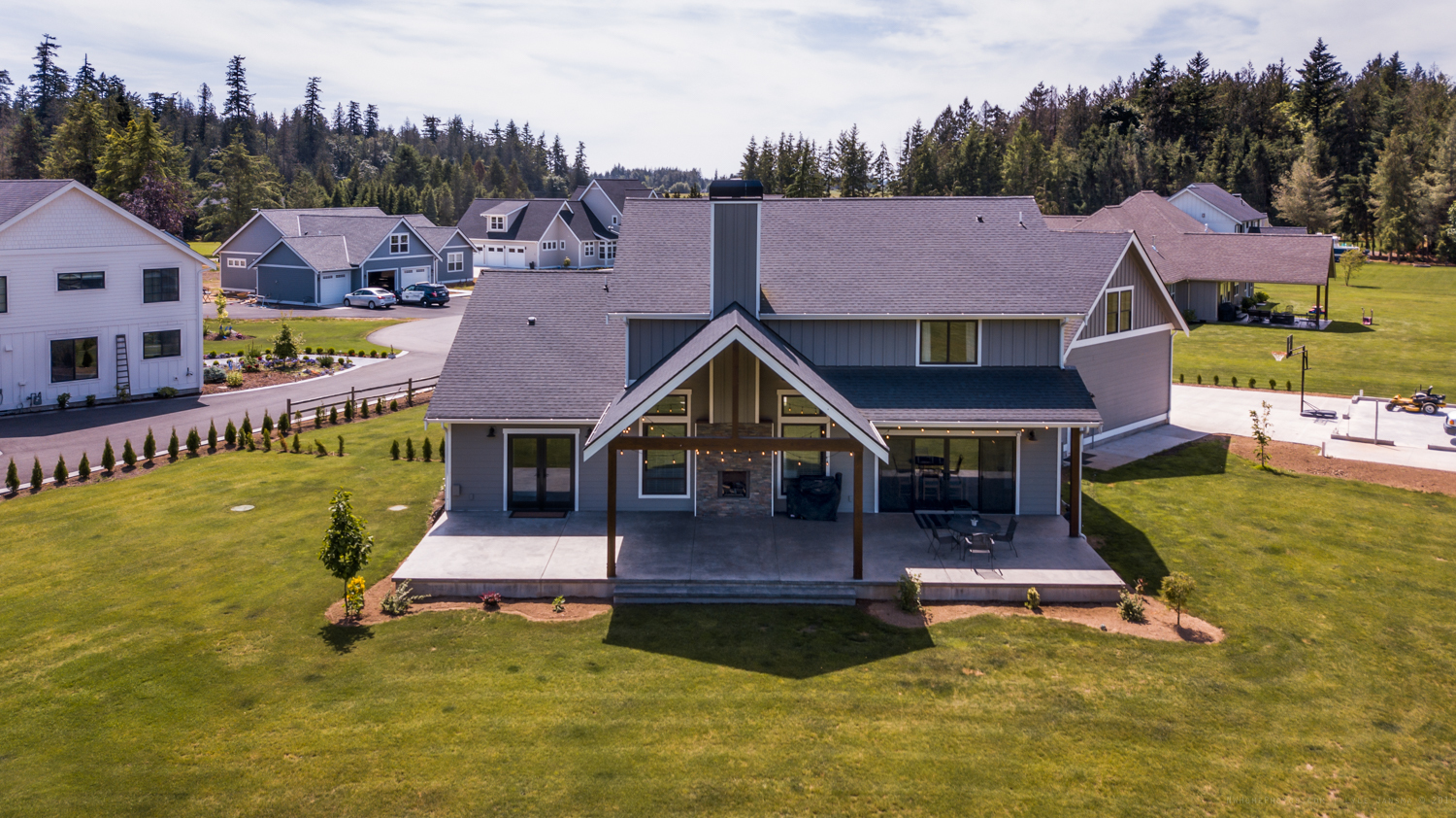 Contemporary Farmhouse 824