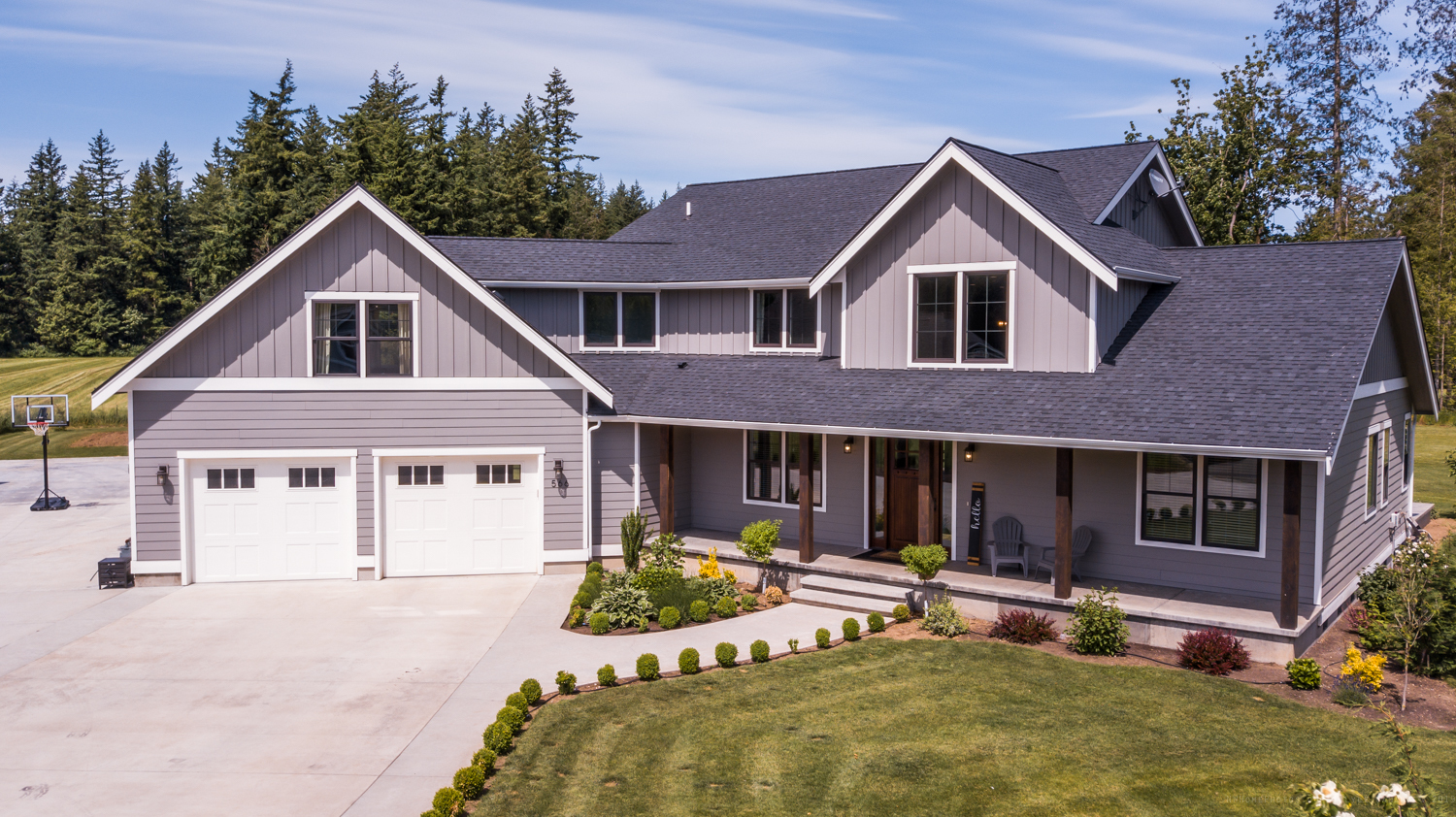 Contemporary Farmhouse 824