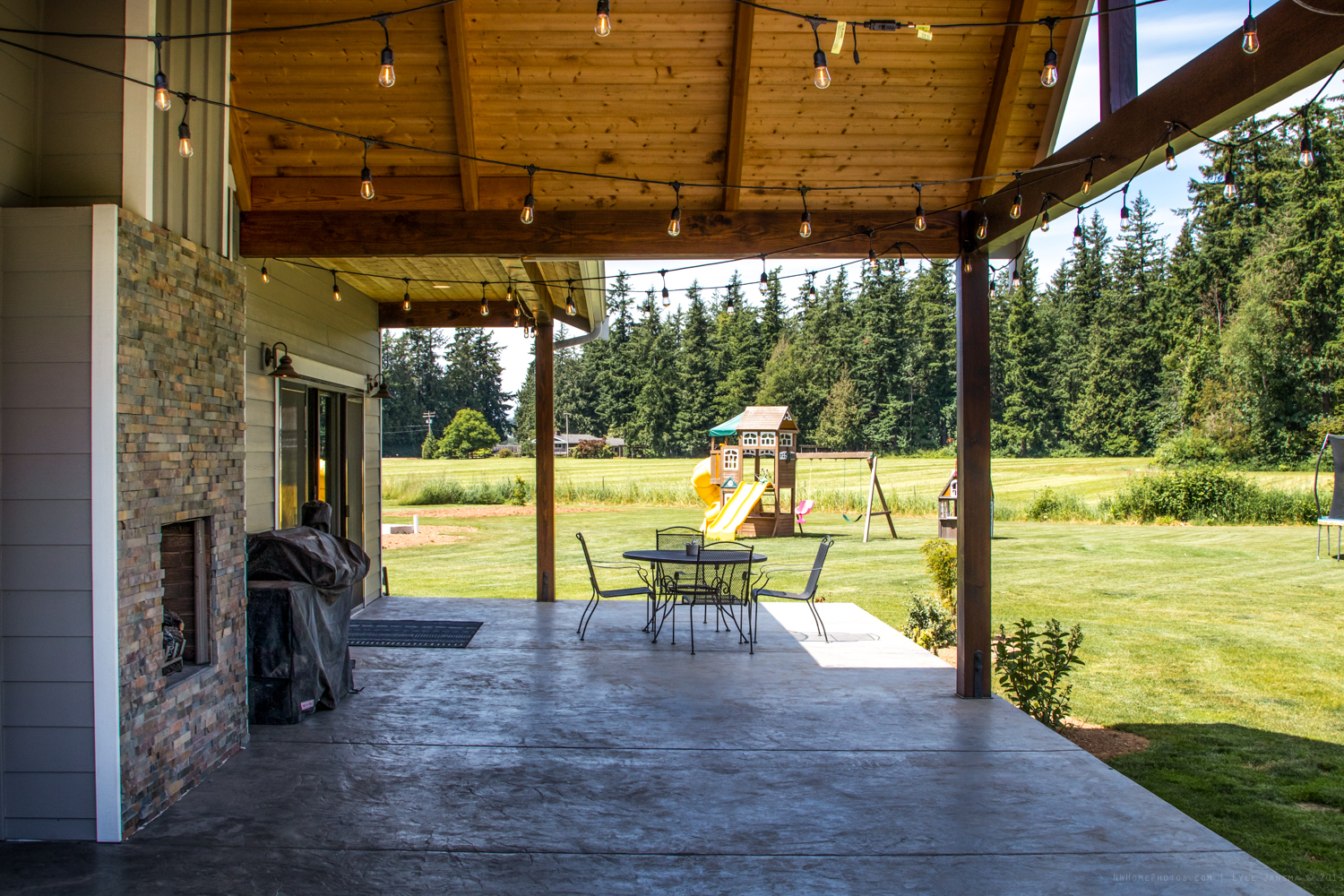 Contemporary Farmhouse 824