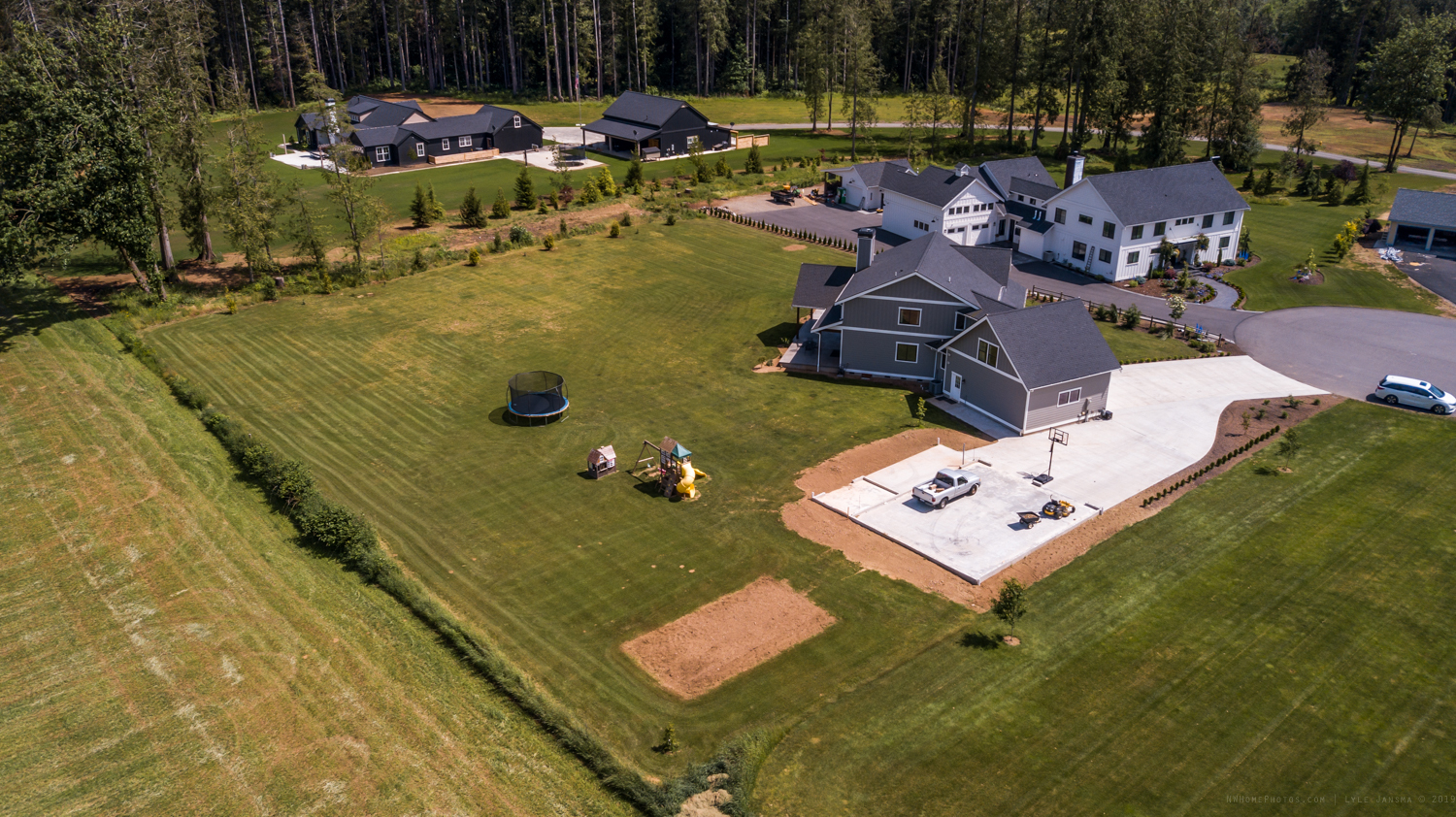 Contemporary Farmhouse 824